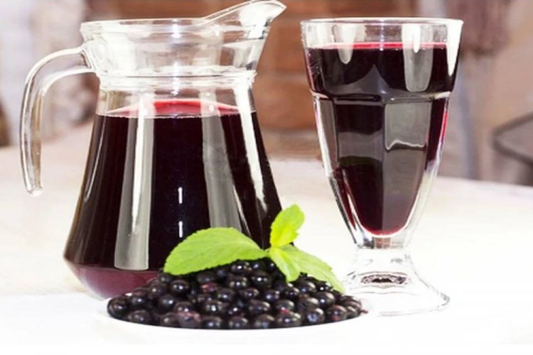 Насыщенный компот из черной смородины