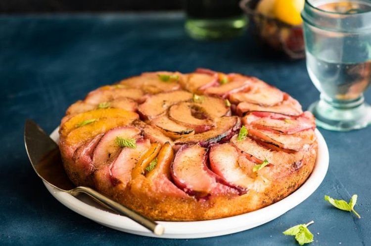 Пирог с персиками на йогурте