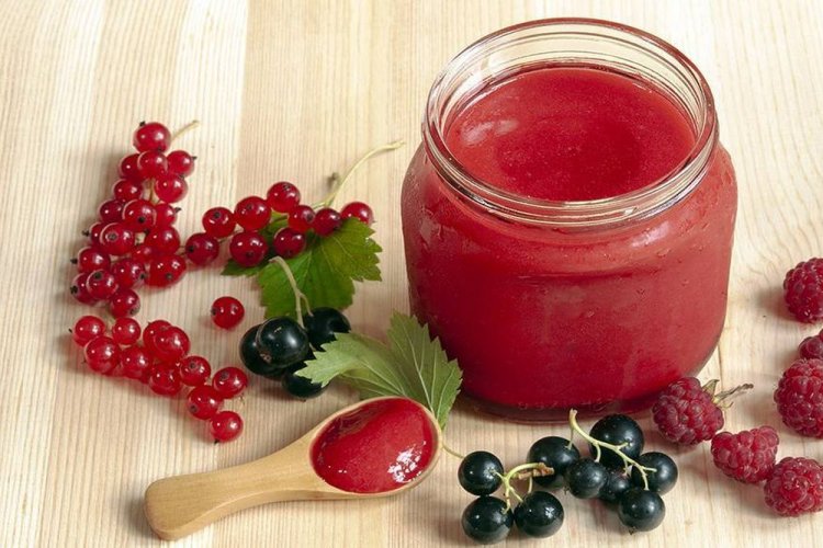 Соус из красной и черной смородины с малиной