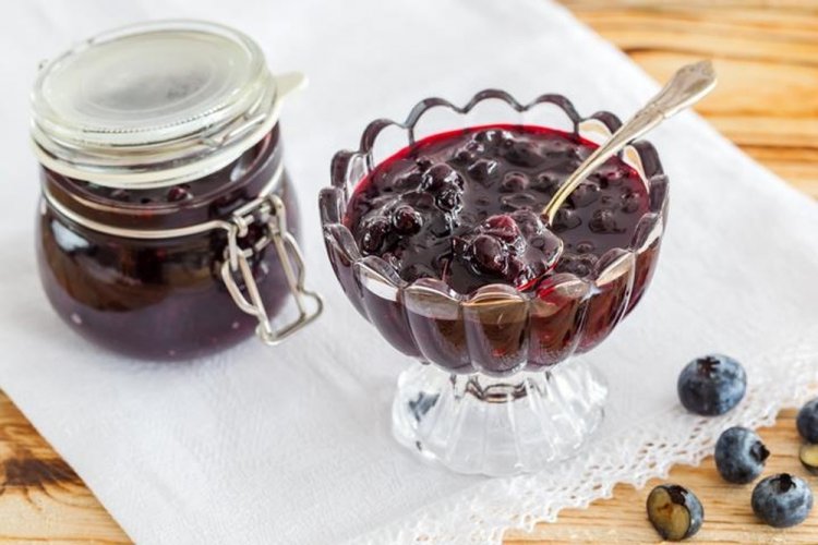 Варенье-пятиминутка из вишни с черникой