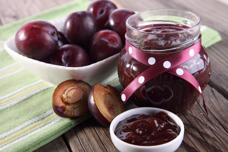 Варенье-пятиминутка из вишни со сливой