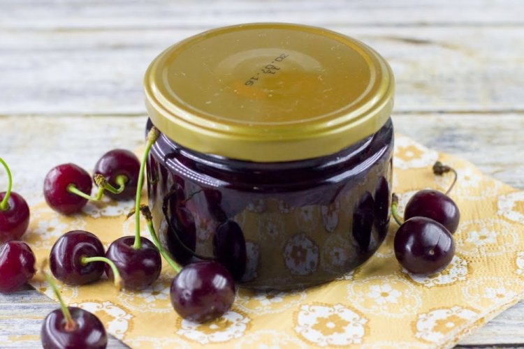 Варенье-пятиминутка из вишни с косточками