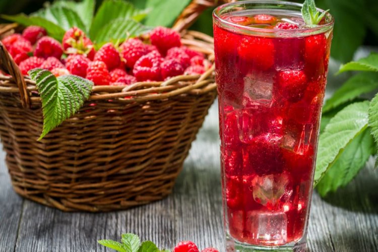 Летний компот с малиной