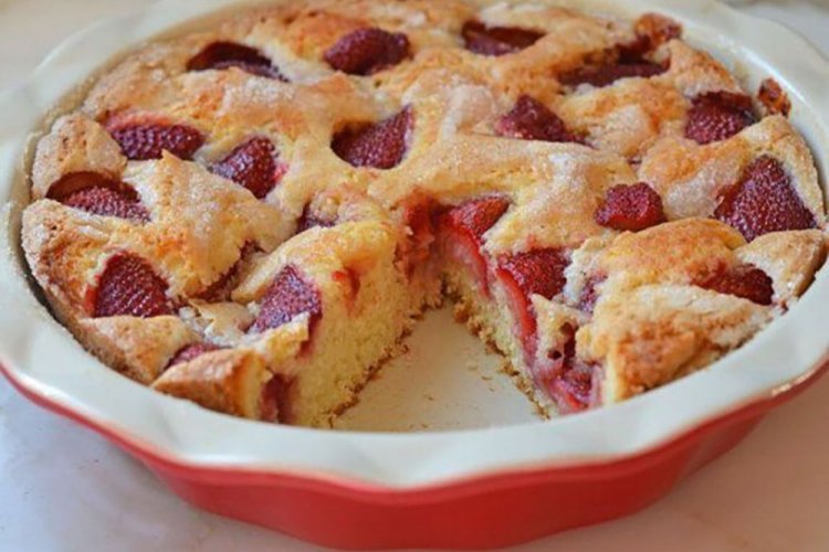 Клубничный пирог на сметане