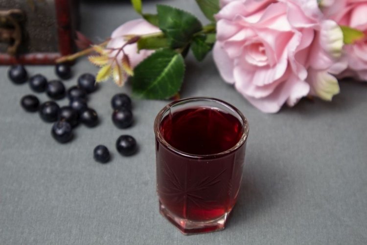 Настойка из черной смородины на спирту