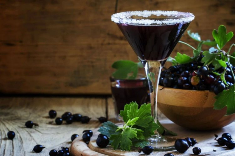 Настойка на целых ягодах черной смородины