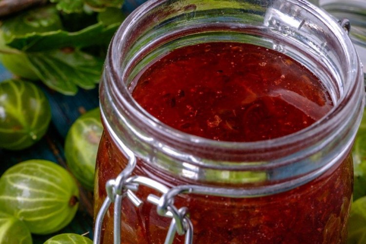 Конфитюр из красной смородины и крыжовника