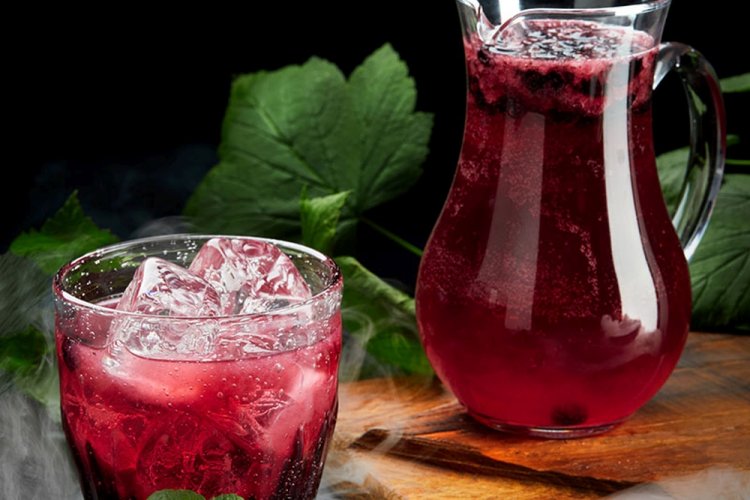 Ледяной морс из черной смородины