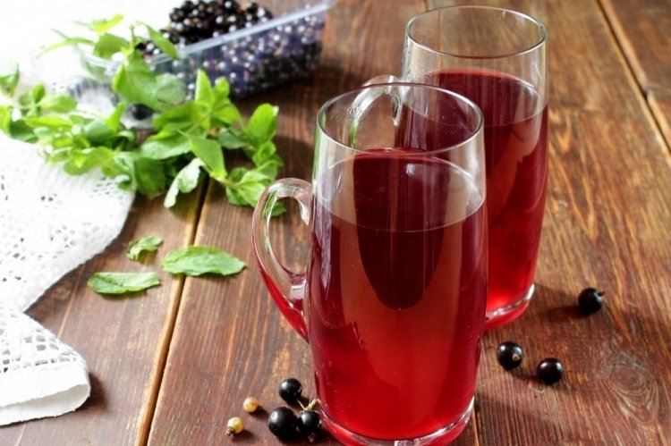 Морс из черной смородины с мятой