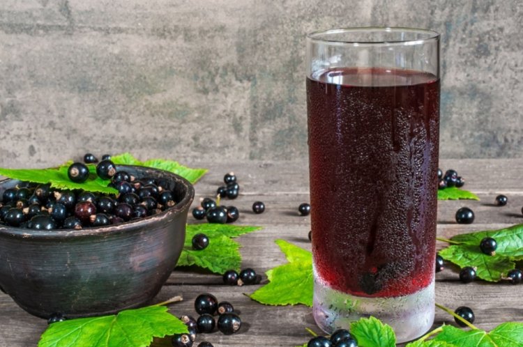 Морс из черной и красной смородины