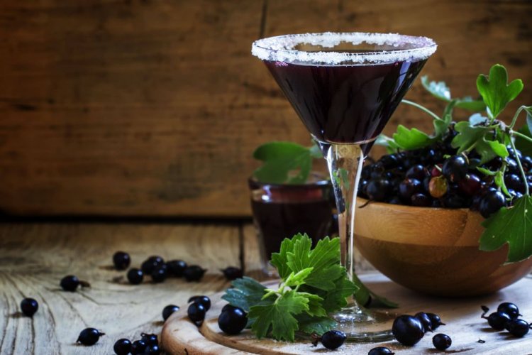 Вино из черной смородины с медом