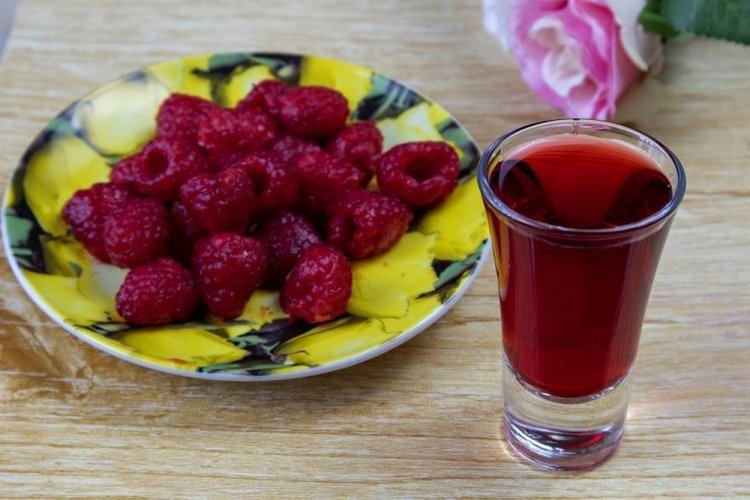 Настойка из малины на спирту