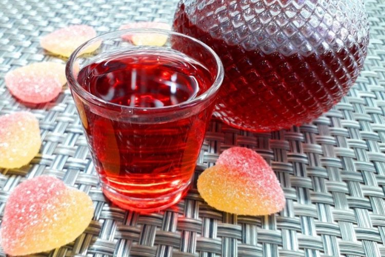 Настойка из малины с лимоном