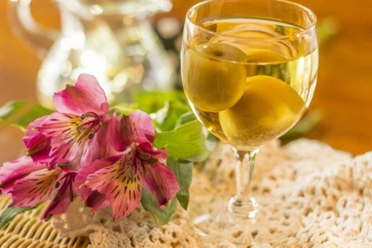 Пряное вино из алычи