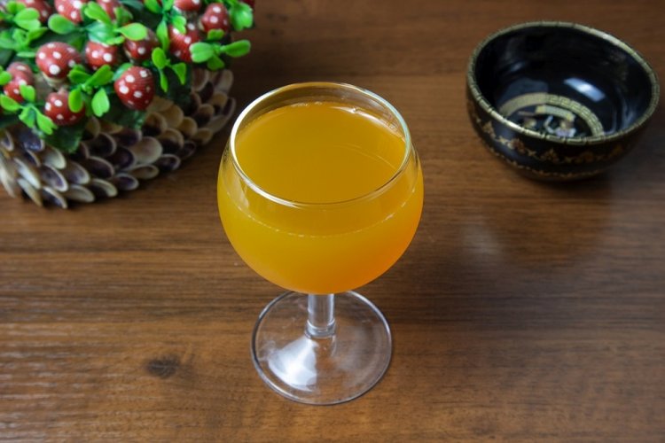 Вино из алычи с медом