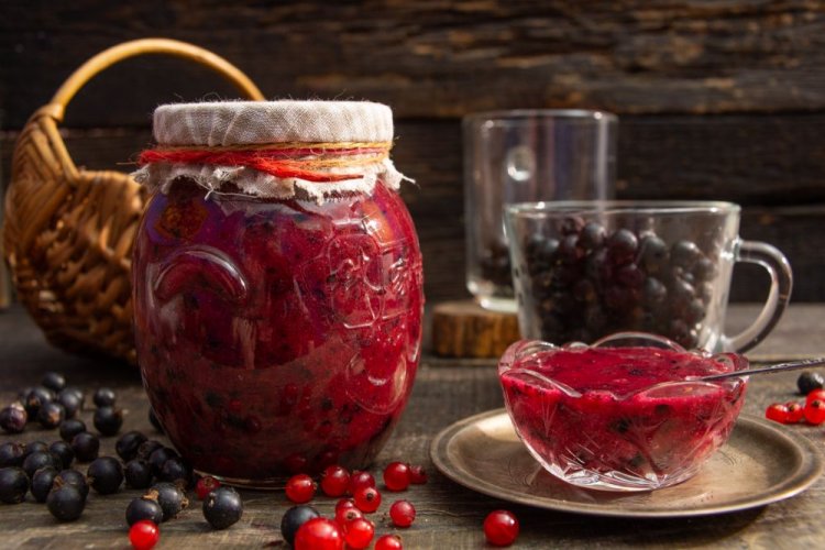Черная и красная смородина с сахаром без варки
