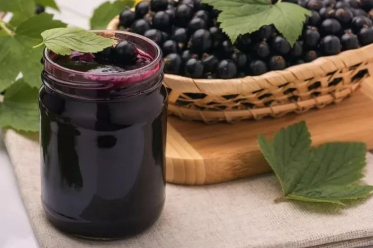 Черная смородина, протертая с сахаром без варки