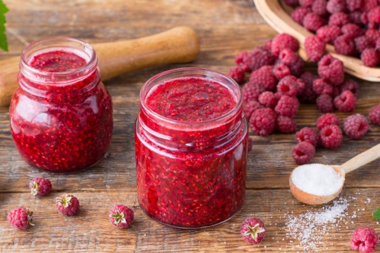 Малина с сахаром без варки