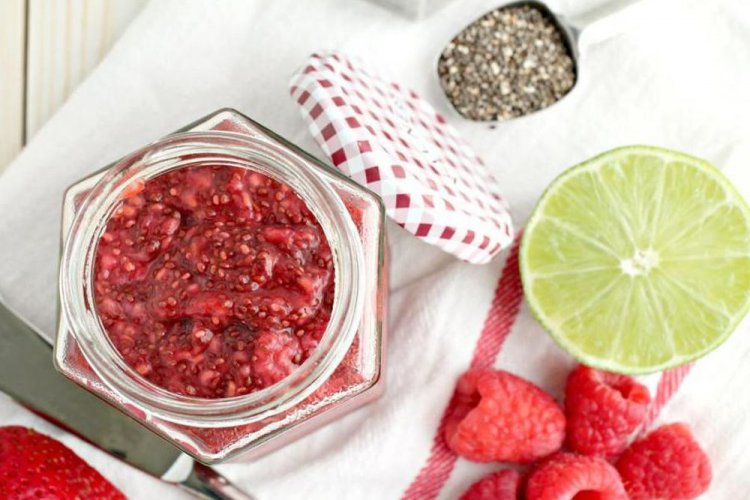 Джем из клубники, малины, лайма и аира