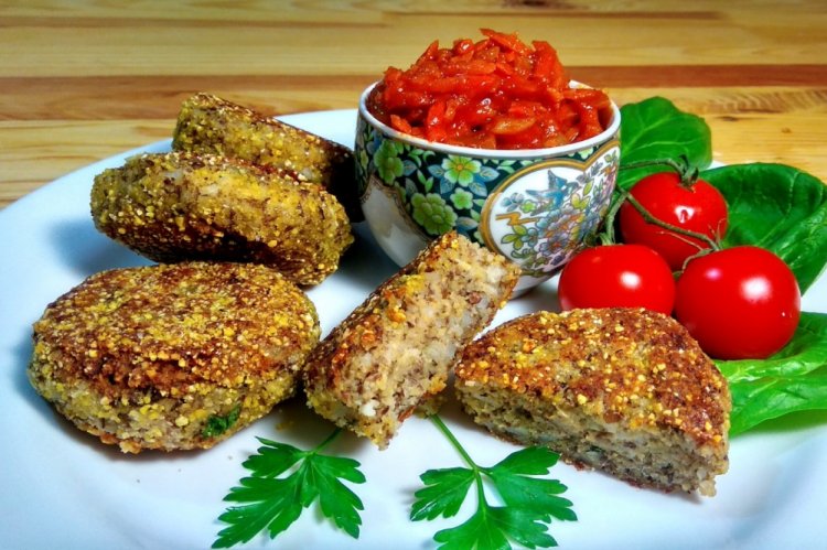 Биточки из чечевицы с рисом