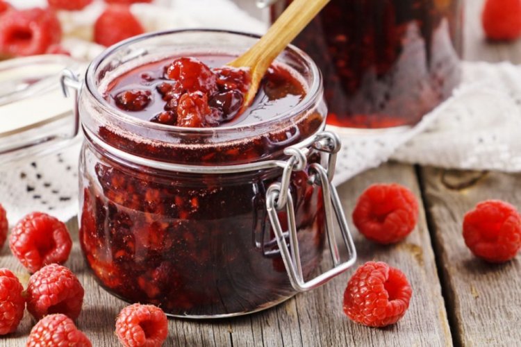 Малиновое варенье с мятой и лимонной цедрой за 5 минут