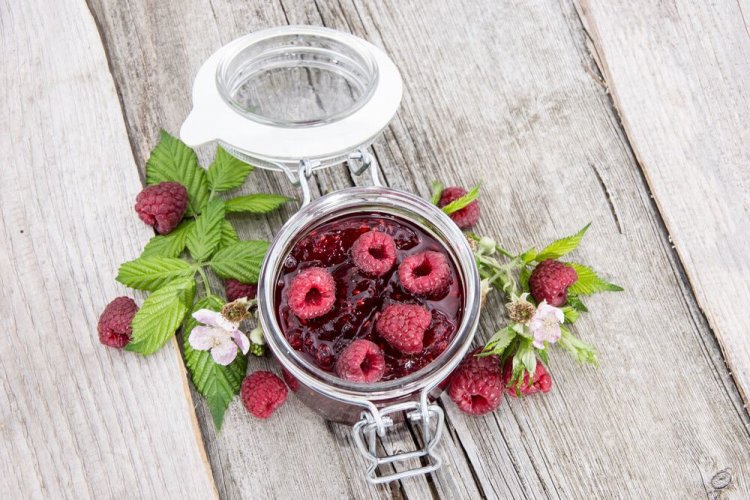 Варенье-пятиминутка из малины с имбирем