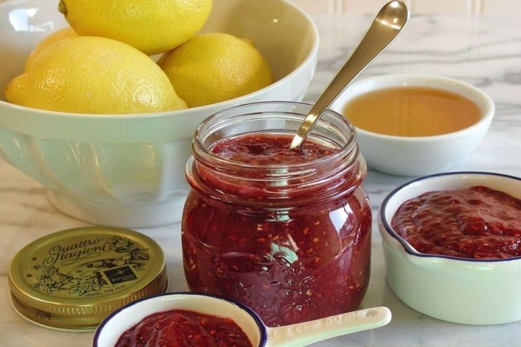 Варенье-пятиминутка из малины и лимонов