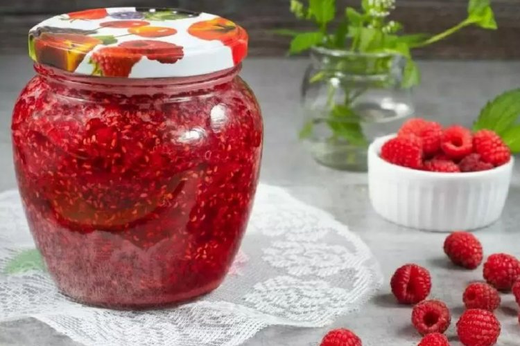 Варенье-пятиминутка из малины с медом и соком лимона