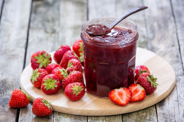 Желе-пятиминутка из клубники