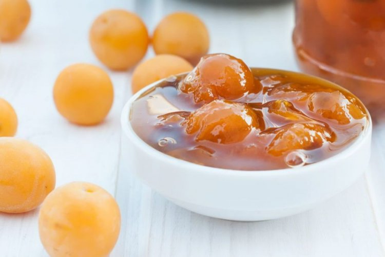 Варенье из желтой алычи с косточками и соком лимона