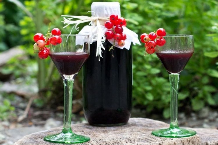 Наливка из красной и черной смородины с ромом