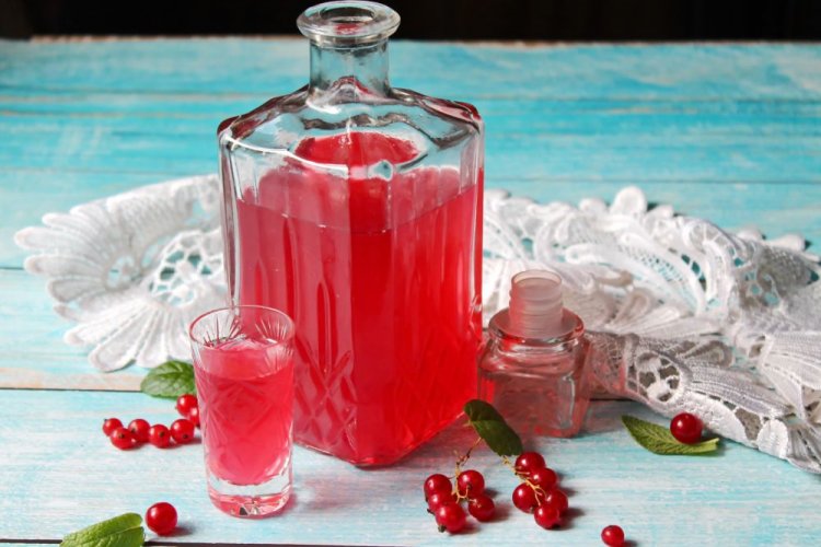 Настойка из красной смородины на самогоне