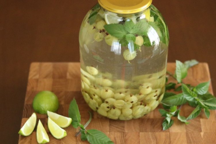 Компот «Мохито» из крыжовника с мятой и лаймом