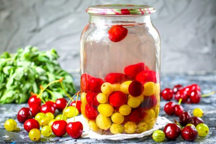 Компот «Мохито» с вишней, крыжовником и мятой