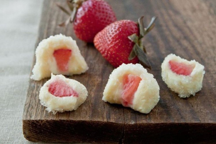 Трюфели из белого шоколада с клубникой