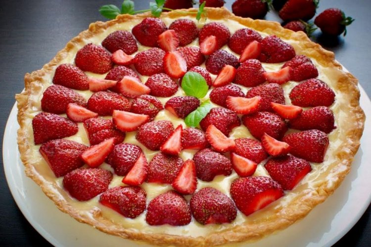 Тарт с клубникой и заварным кремом