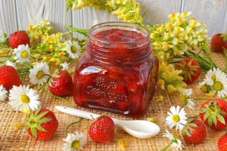 Варенье-пятиминутка из целых ягод клубники