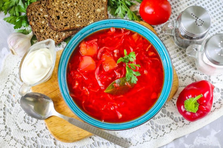 Постный борщ с болгарским перцем и помидорами