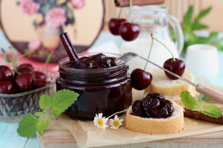 Варенье из вишни с кофейным ликером и желатином