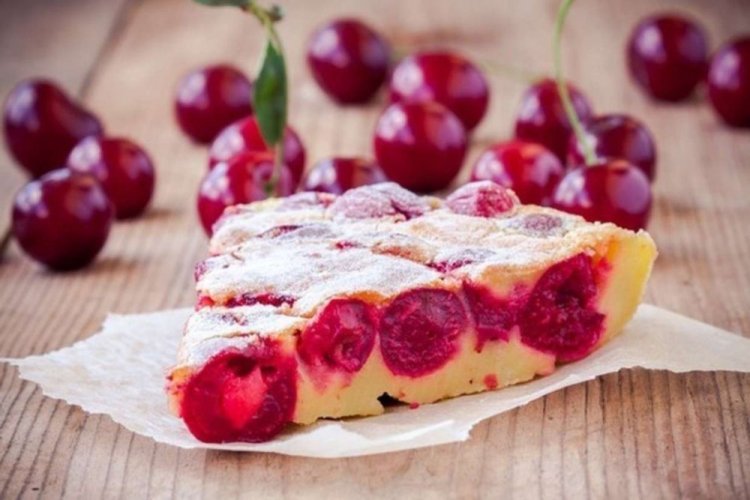 Клафути с вишней и вишневым ликером