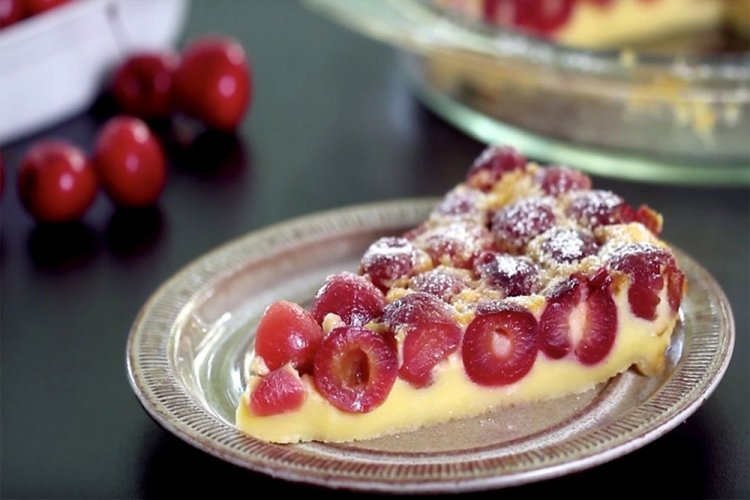 Клафути с вишней и корицей