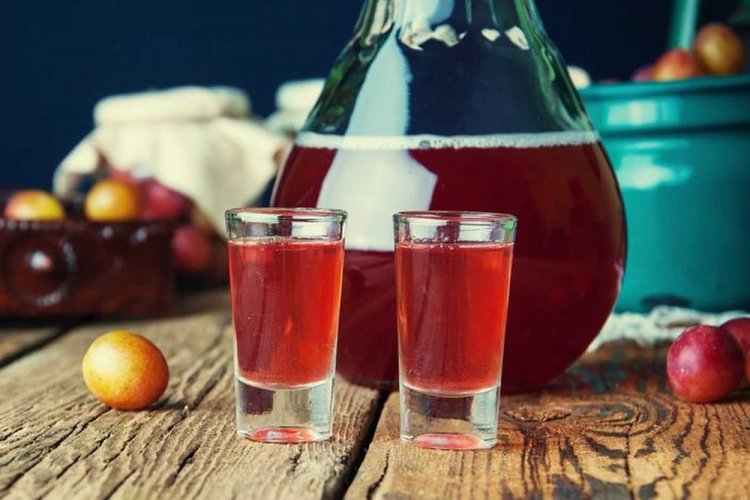 Сливовое вино на сухих дрожжах