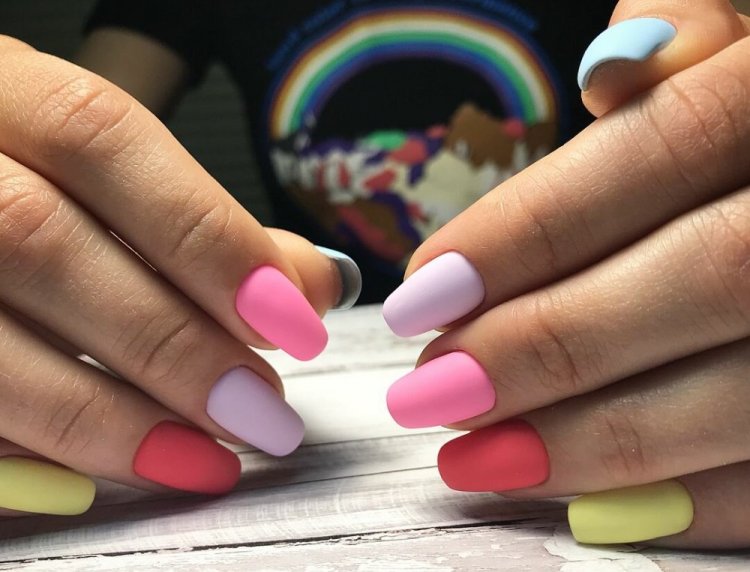 Разноцветные ногти