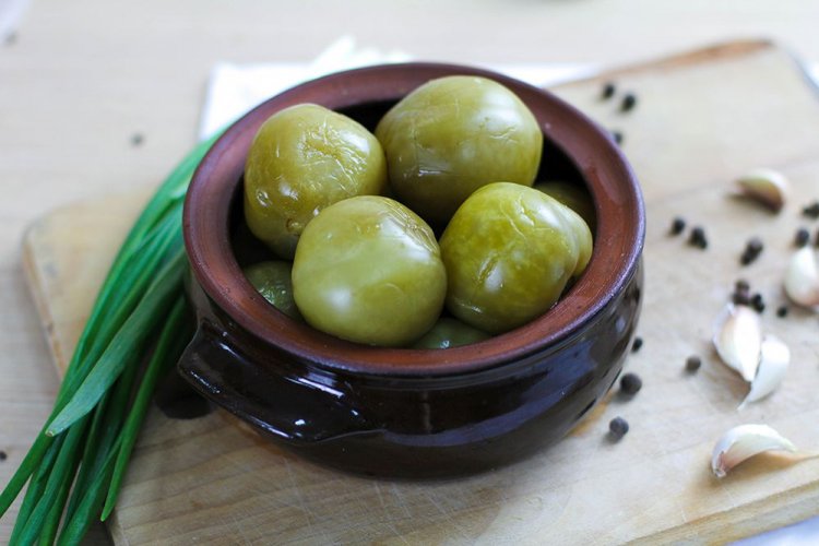 Зеленые помидоры на зиму – классический рецепт