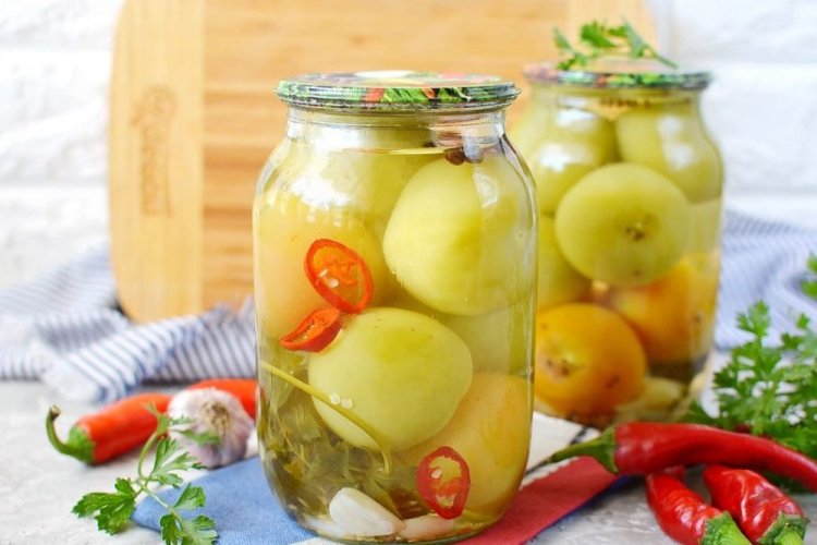 Зеленые помидоры с лимонным соком на зиму