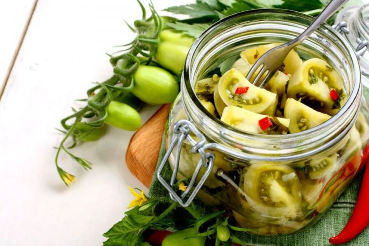 Острые зеленые помидоры на зиму