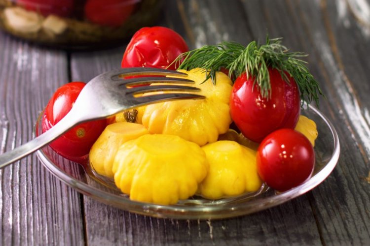 Патиссоны, маринованные с помидорами