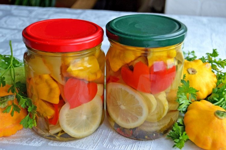 Патиссоны, маринованные с кабачками, болгарским перцем и лимоном
