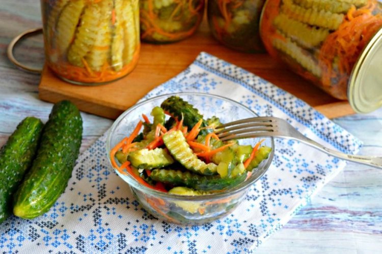 Огурцы с морковью по-корейски – классический рецепт