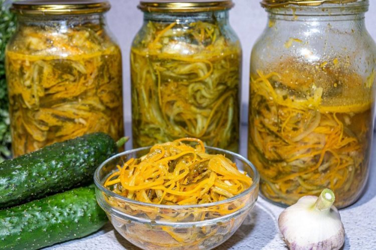 Огурцы с морковью и чесноком по-корейски